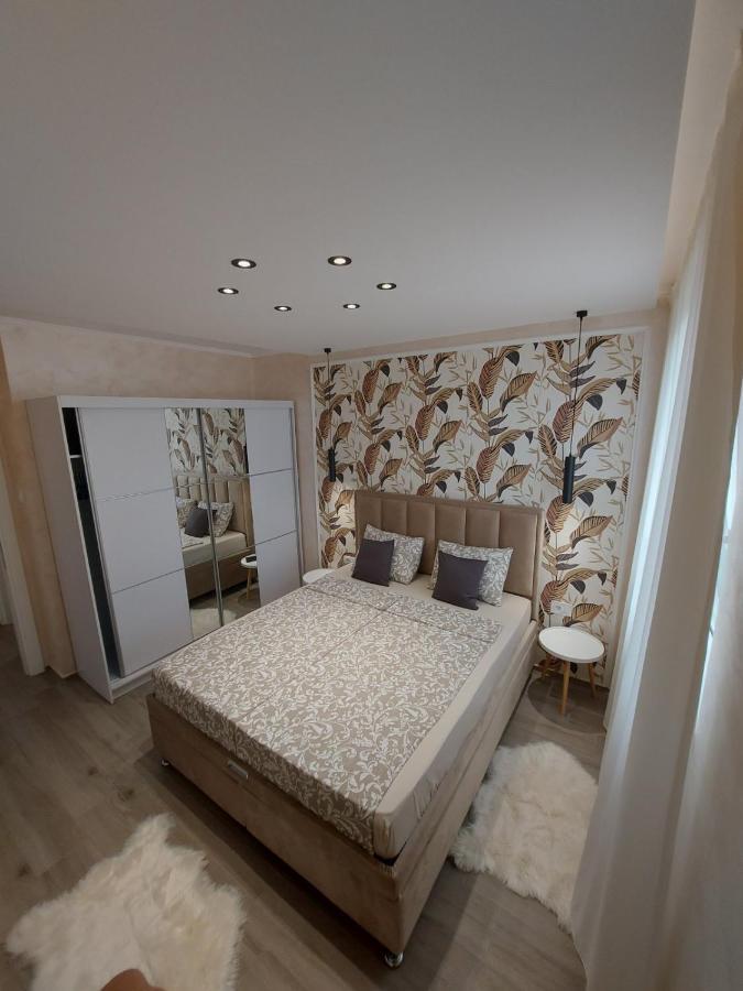 Appartement Kat Apartman à Subotica Extérieur photo