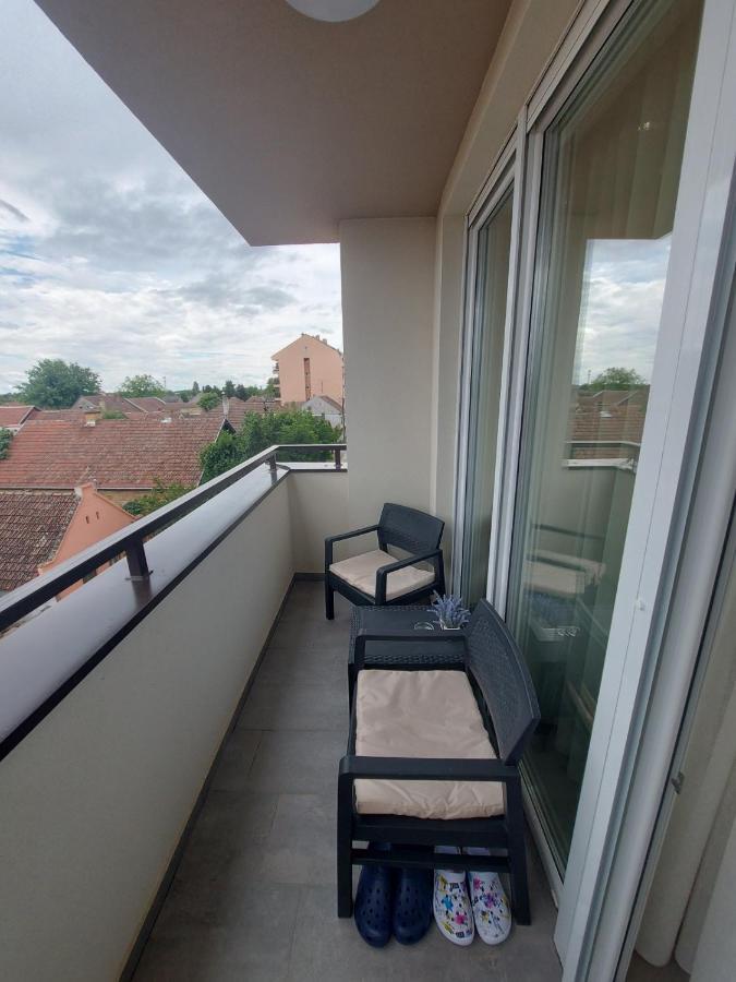 Appartement Kat Apartman à Subotica Extérieur photo